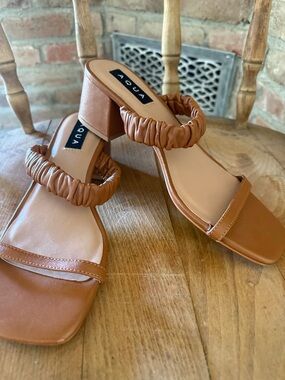 Aqua Lolah Cognac Ruched-Strap Block Heel Sandals 9 Square Toe